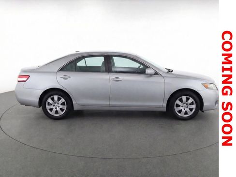Used 2010 Toyota Camry LE image 10