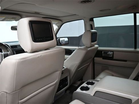 Used 2017 Lincoln Navigator Select image 17