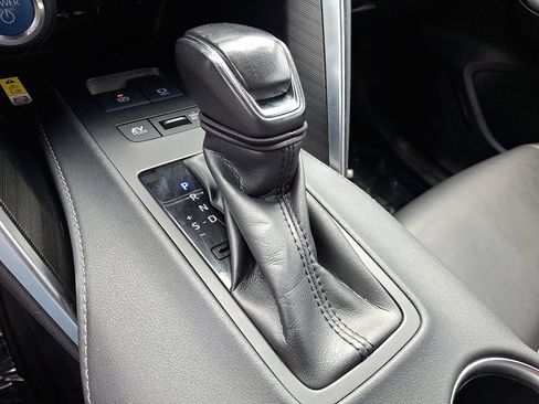Used 2022 Toyota Venza XLE AWD/4WD image 14