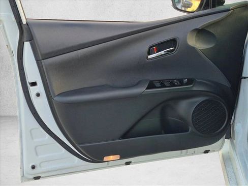 Used 2022 Toyota Prius FWD image 11