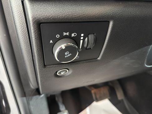 Used 2018 Jeep Grand Cherokee Limited w/ Luxury Group II image 38