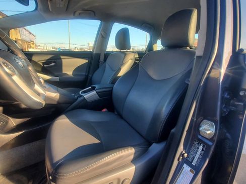 Used 2014 Toyota Prius Five image 9