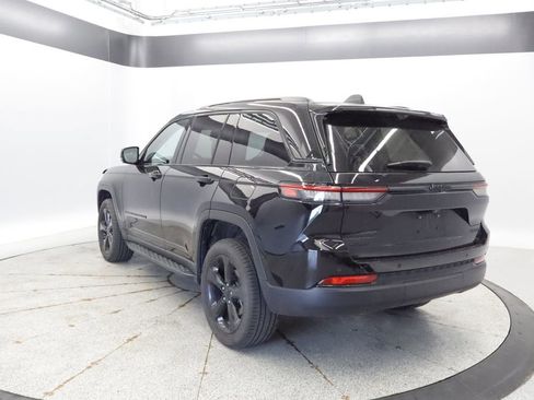 Used 2023 Jeep Grand Cherokee Limited w/ Luxury Tech Group II AWD/4WD image 4