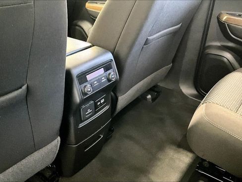 Used 2023 GMC Acadia SLE w/ Driver Convenience Package FWD image 10