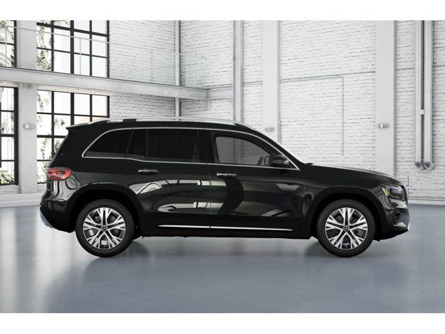 Used 2026 Mercedes-Benz GLB 250 4MATIC image 2