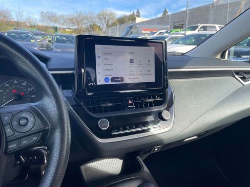 Used 2025 Toyota Corolla LE image 17