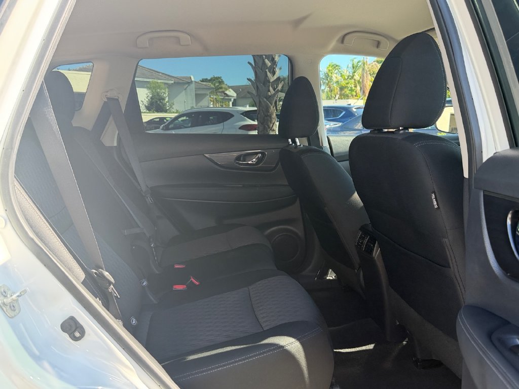 Used 2019 Nissan Rogue SV FWD image 18