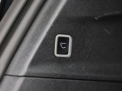 Used 2025 Chrysler Pacifica Select FWD image 27