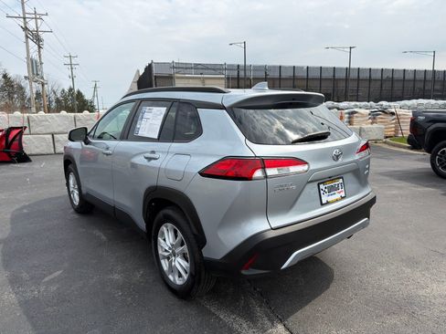 Used 2023 Toyota Corolla Cross LE w/ Moonroof Package image 4