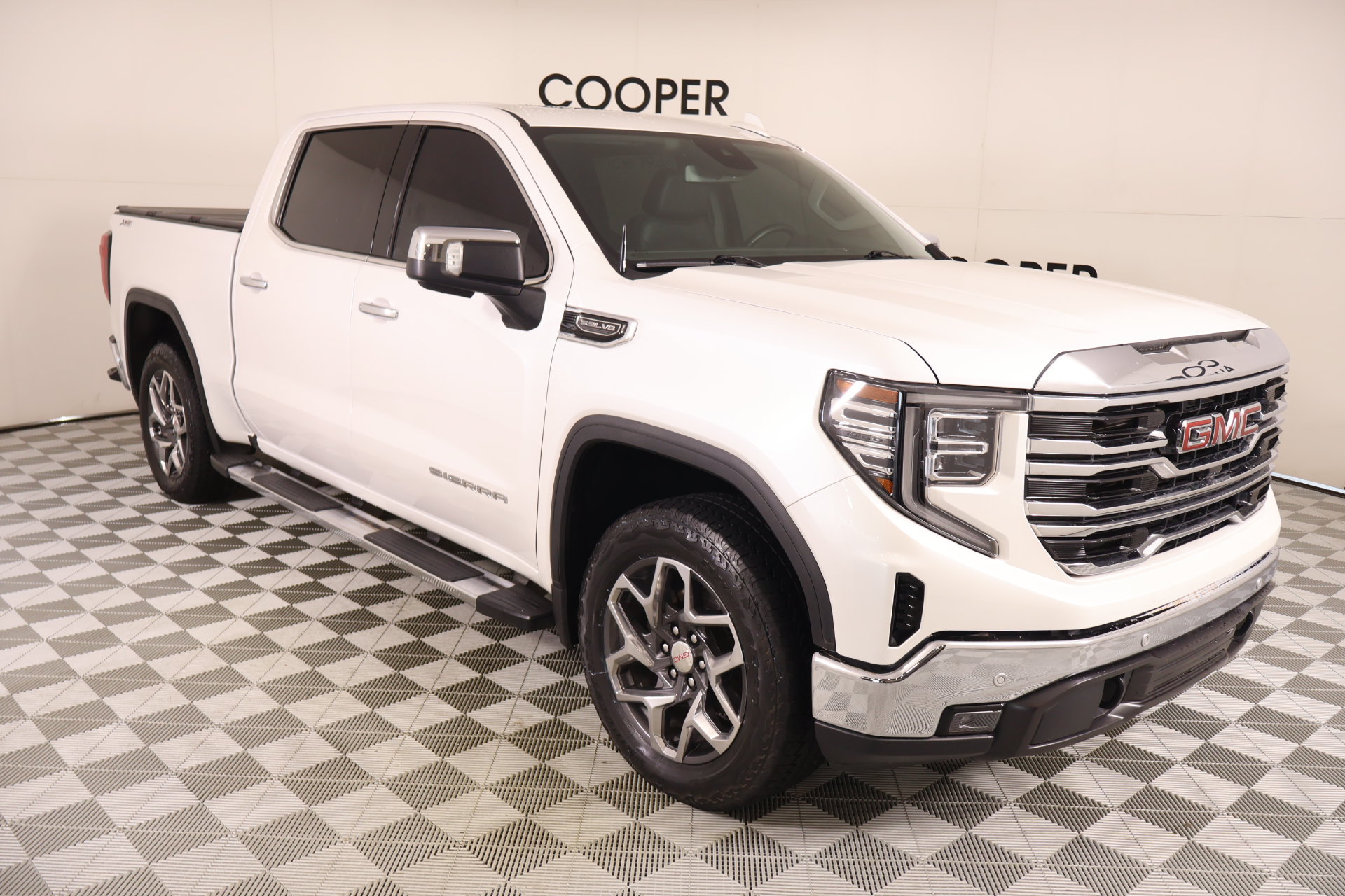 Used 2024 GMC Sierra 1500 SLT w/ SLT Premium Plus Package AWD/4WD image 1