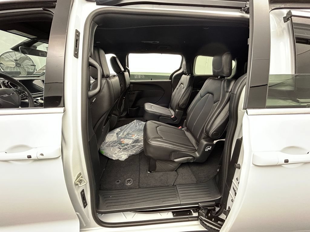 New 2026 Chrysler Voyager LX FWD image 24