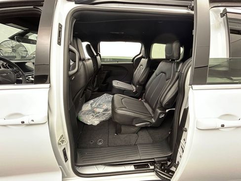 New 2026 Chrysler Voyager LX image 24