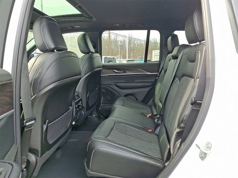 New 2026 Jeep Grand Cherokee Laredo image 7