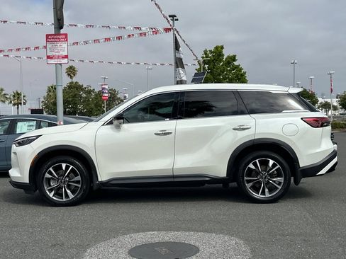 Used 2023 INFINITI QX60 Luxe w/ Cargo Package FWD image 7
