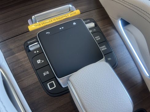 Certified 2025 Mercedes-Benz GLE 450e 4MATIC image 40