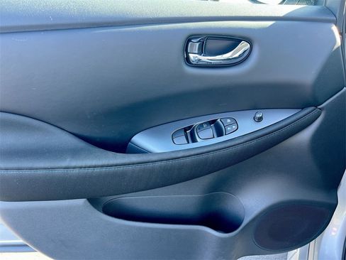 Used 2023 Nissan Leaf S image 11