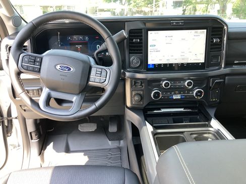 Used 2025 Ford F350 Lariat w/ Lariat Ultimate Package AWD/4WD image 29