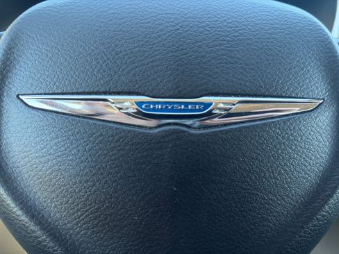 Used 2018 Chrysler Pacifica Touring-L Plus FWD image 34