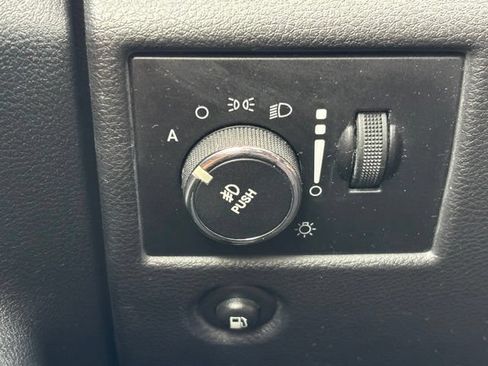 Used 2012 Jeep Grand Cherokee Overland AWD/4WD image 21