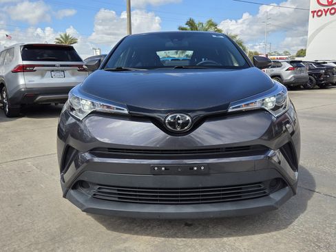 Used 2019 Toyota C-HR XLE image 2