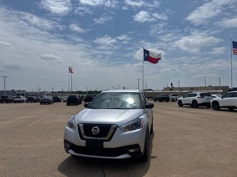 Certified 2020 Nissan Kicks SR FWD image 6