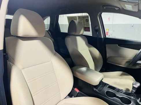 Used 2019 Kia Sorento LX image 33