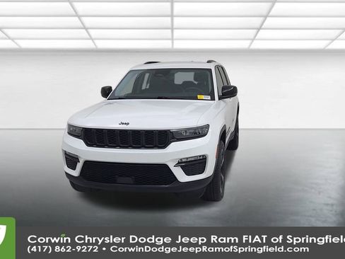 Certified 2023 Jeep Grand Cherokee Limited w/ Black Appearance Package image 4