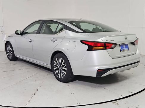 Used 2023 Nissan Altima 2.5 SV image 4