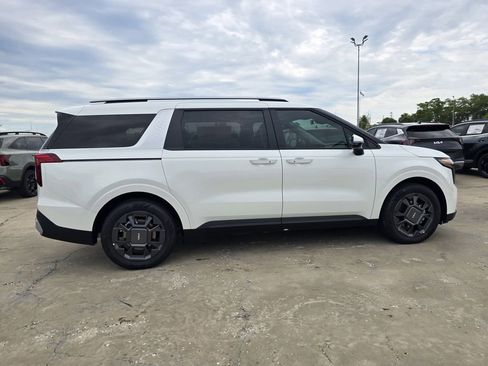 New 2026 Kia Carnival EX FWD image 9