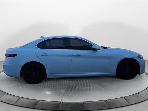 Used 2018 Alfa Romeo Giulia image 6