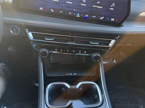 New 2026 Chevrolet Traverse LT w/ Sun and Wheel Package image 9