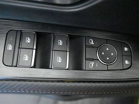 Used 2025 Nissan Kicks SR FWD image 11