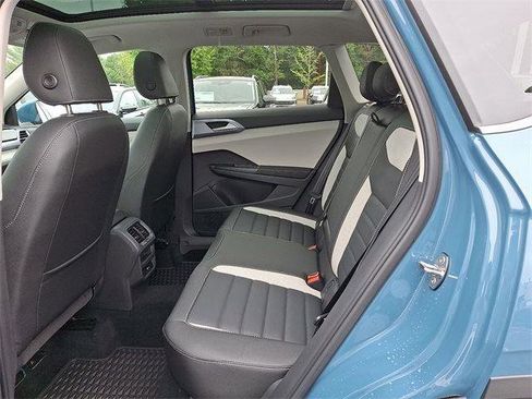 New 2025 Volkswagen Taos SEL image 7