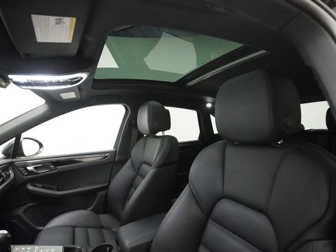 Certified 2026 Porsche Macan image 15