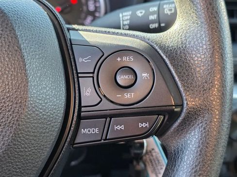 Used 2022 Toyota RAV4 LE image 20