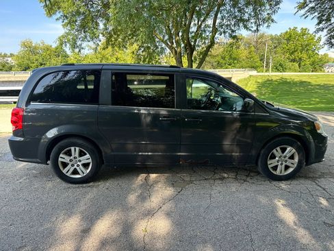 Used 2011 Dodge Grand Caravan Crew FWD image 5