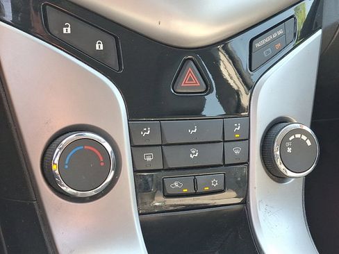 Used 2011 Chevrolet Cruze LT FWD image 17