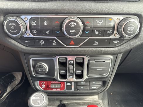 Used 2024 Jeep Gladiator Sport AWD/4WD image 21