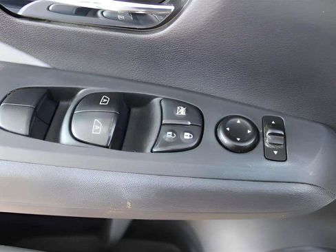 Used 2024 Nissan Kicks SR w/ SR Premium Package FWD image 19