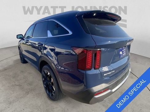 Certified 2026 Kia Sorento EX image 7
