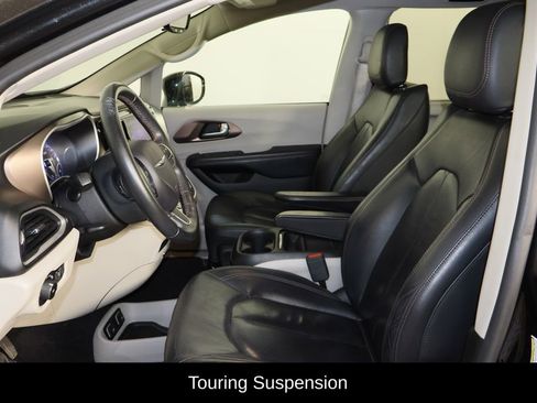Used 2017 Chrysler Pacifica Touring-L w/ Tire & Wheel Group image 14