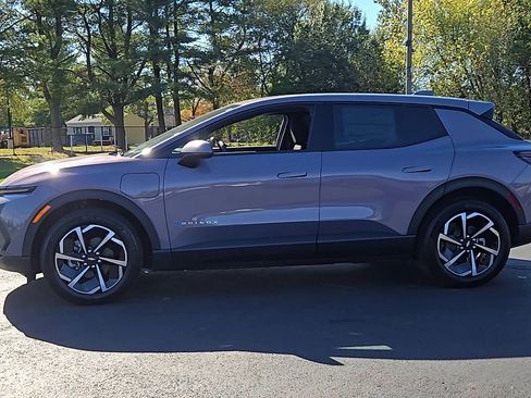 New 2026 Chevrolet Equinox EV LT image 9