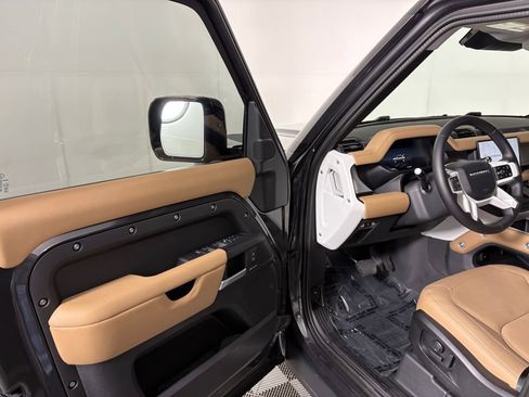 Used 2025 Land Rover Defender 110 S image 12