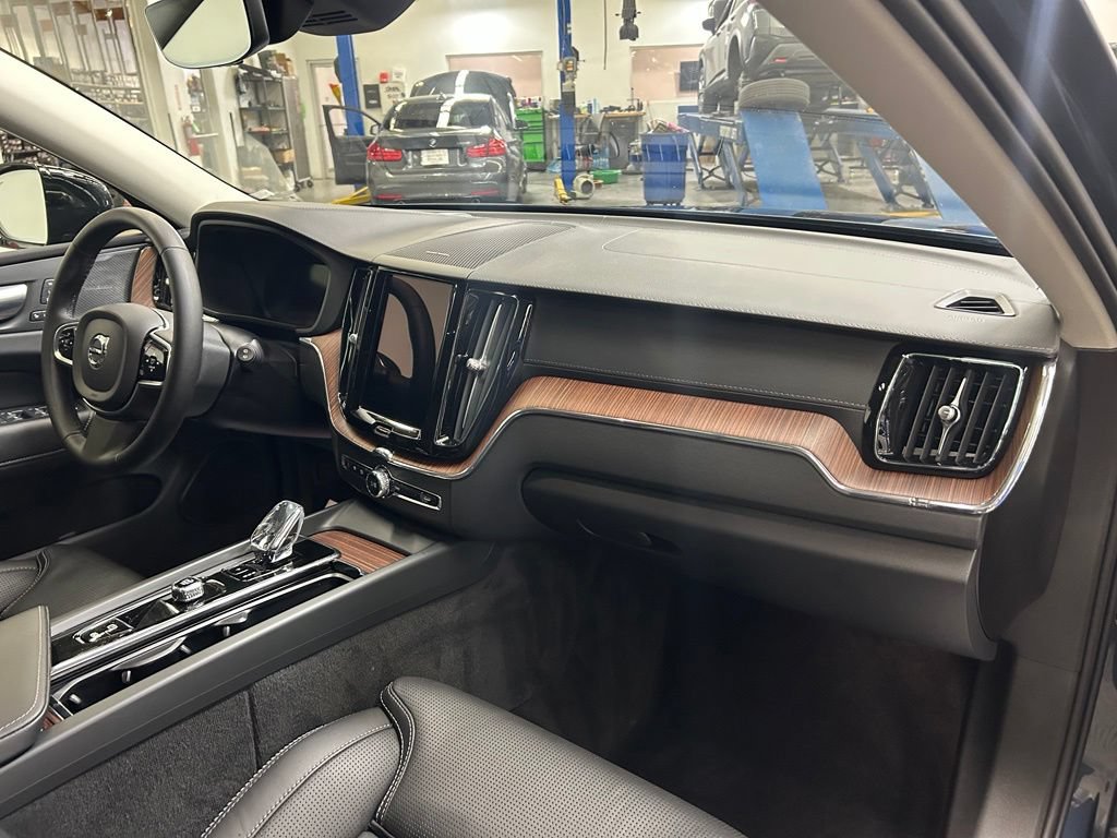 Used 2024 Volvo XC60 B5 Ultimate AWD/4WD image 16