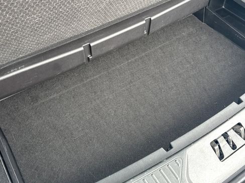 Used 2022 Ford Explorer XLT w/ Equipment Group 202A image 15