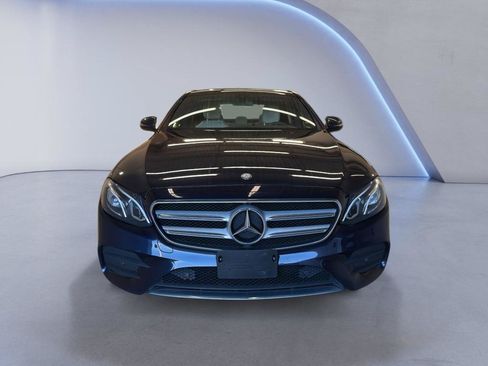 Used 2017 Mercedes-Benz E 300 4MATIC image 2