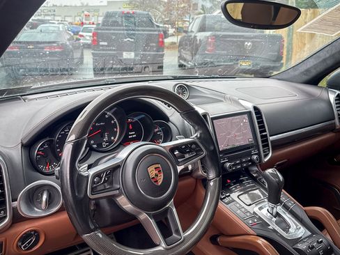 Used 2017 Porsche Cayenne Turbo image 28