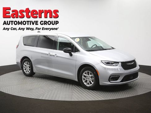 Used 2024 Chrysler Pacifica Touring-L FWD image 50