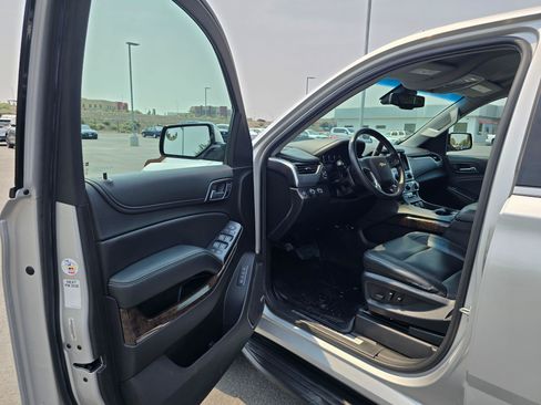 Used 2018 Chevrolet Suburban LT AWD/4WD image 18