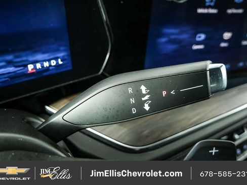 Certified 2025 Chevrolet Tahoe LT RWD image 16